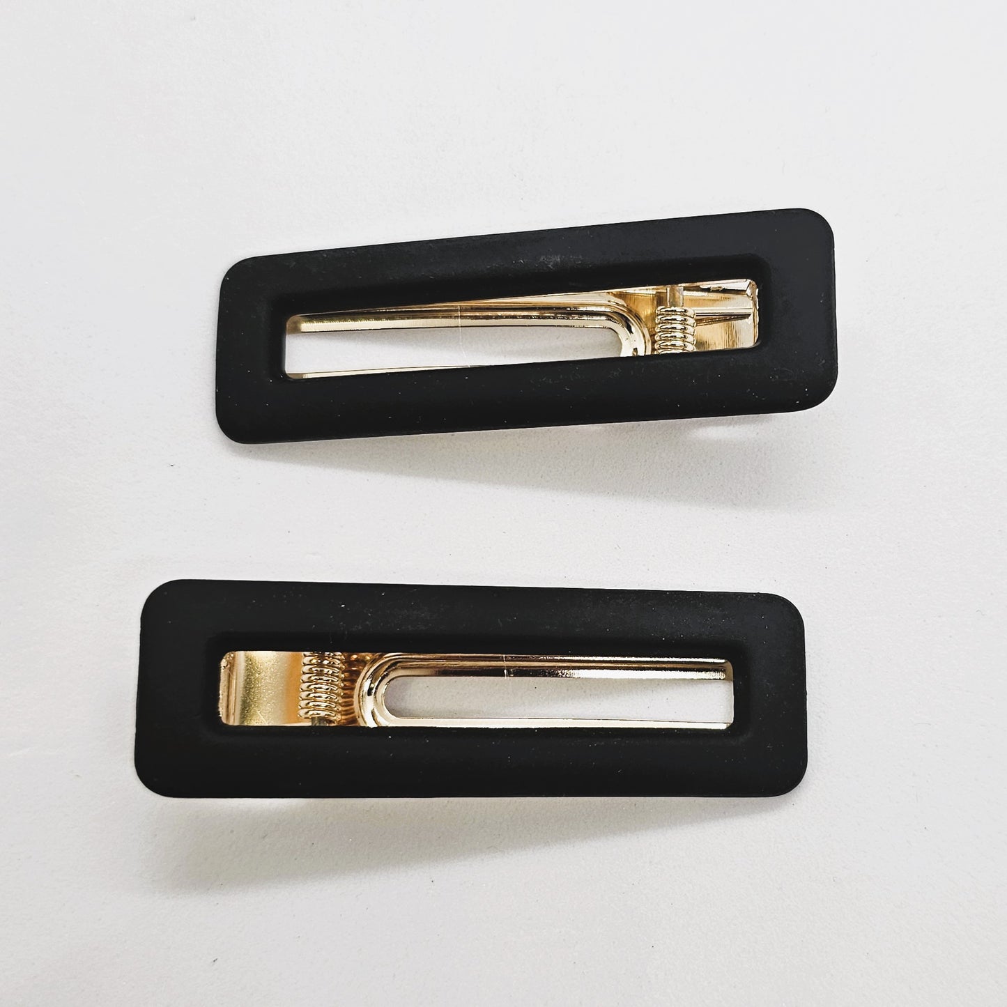 Boxie Matte Resin Alligator Clip - Pair