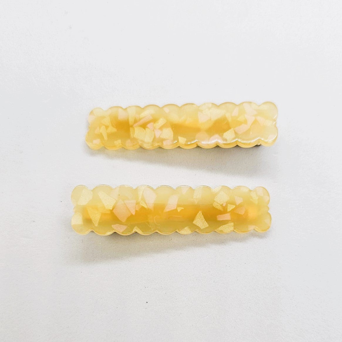 Biscuit Confetti Junior Resin Alligator Clip - Pair
