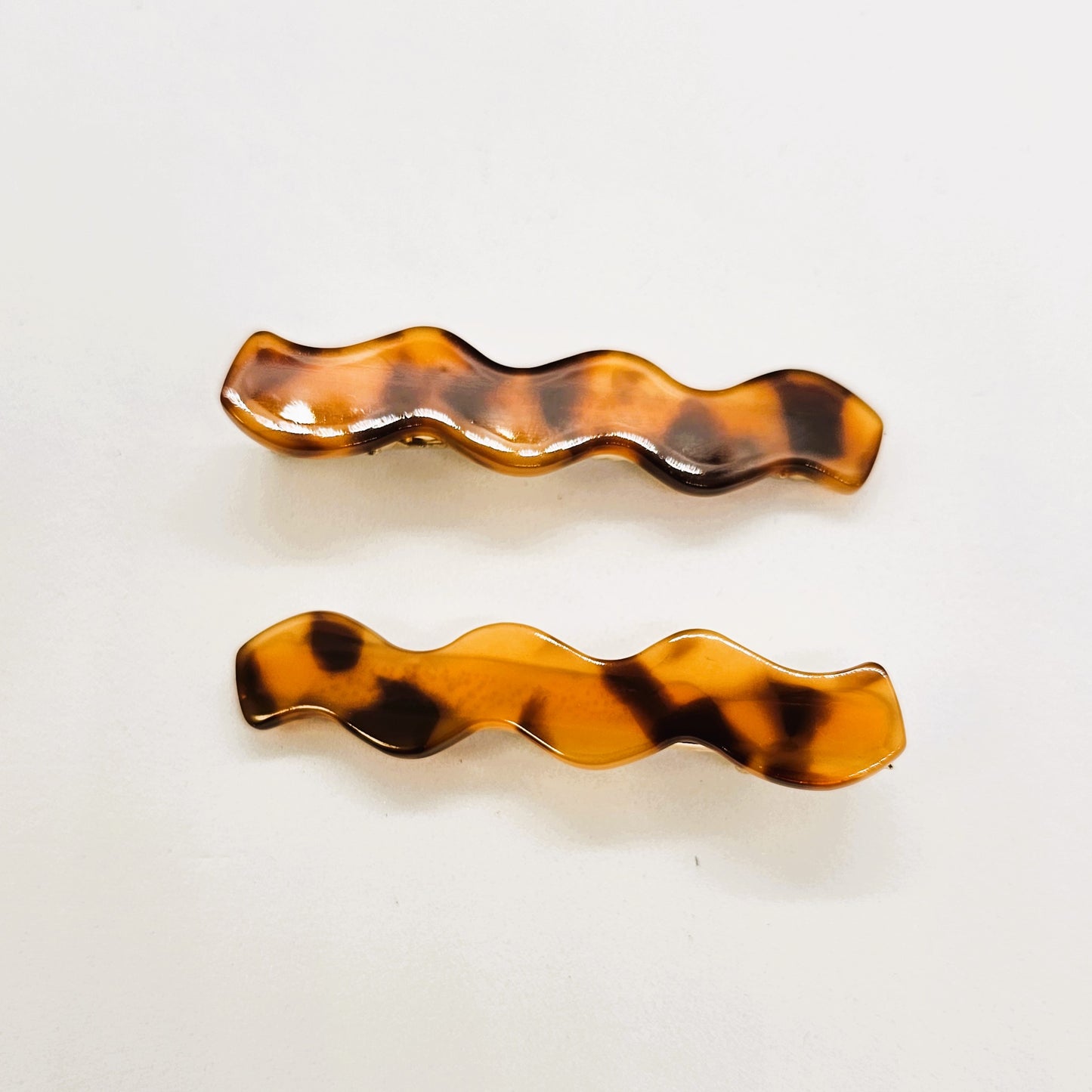 Wanda Wavy Resin Alligator Clip - Pair