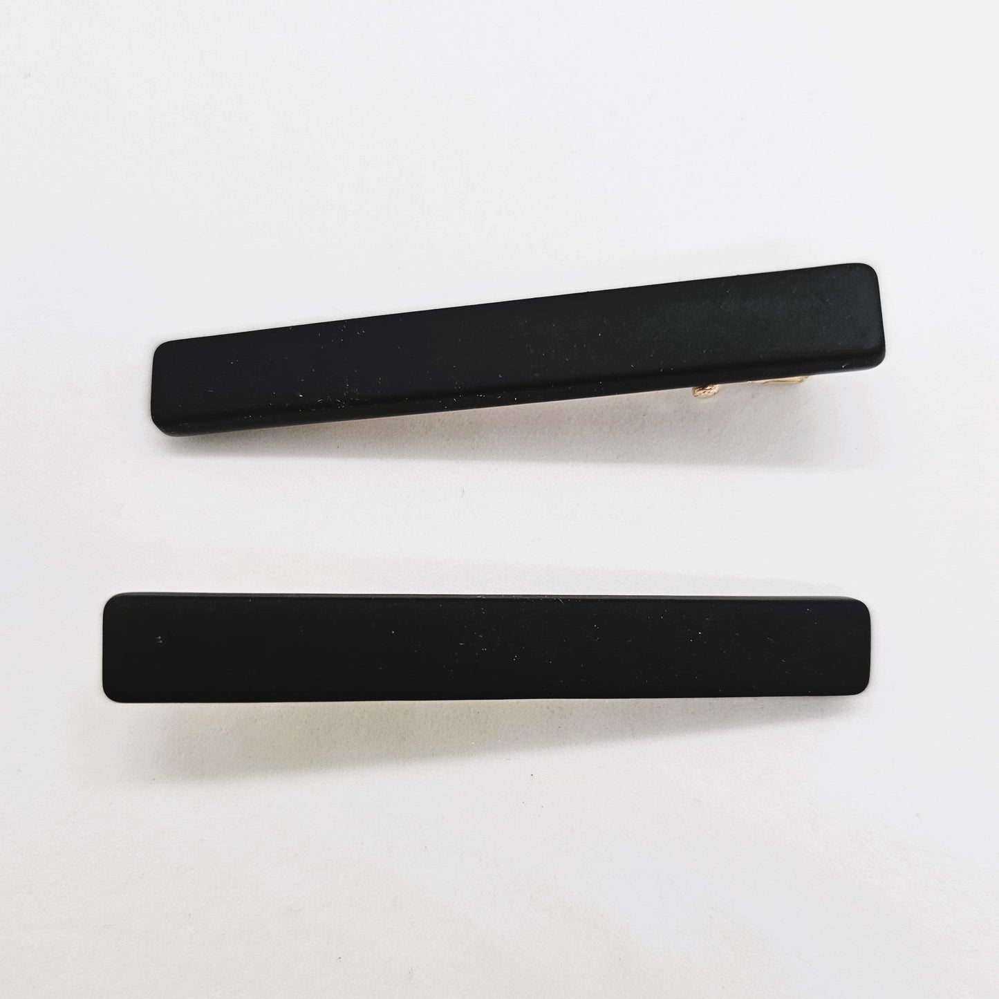 Linea Matte Resin Alligator Clip - Pair