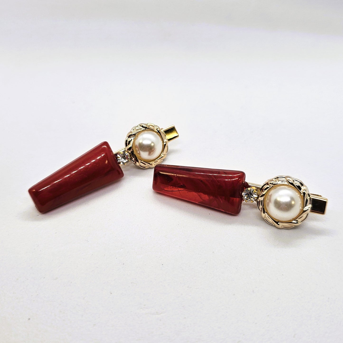 Hattie Resin & Pearl Alligator Clip - Pair