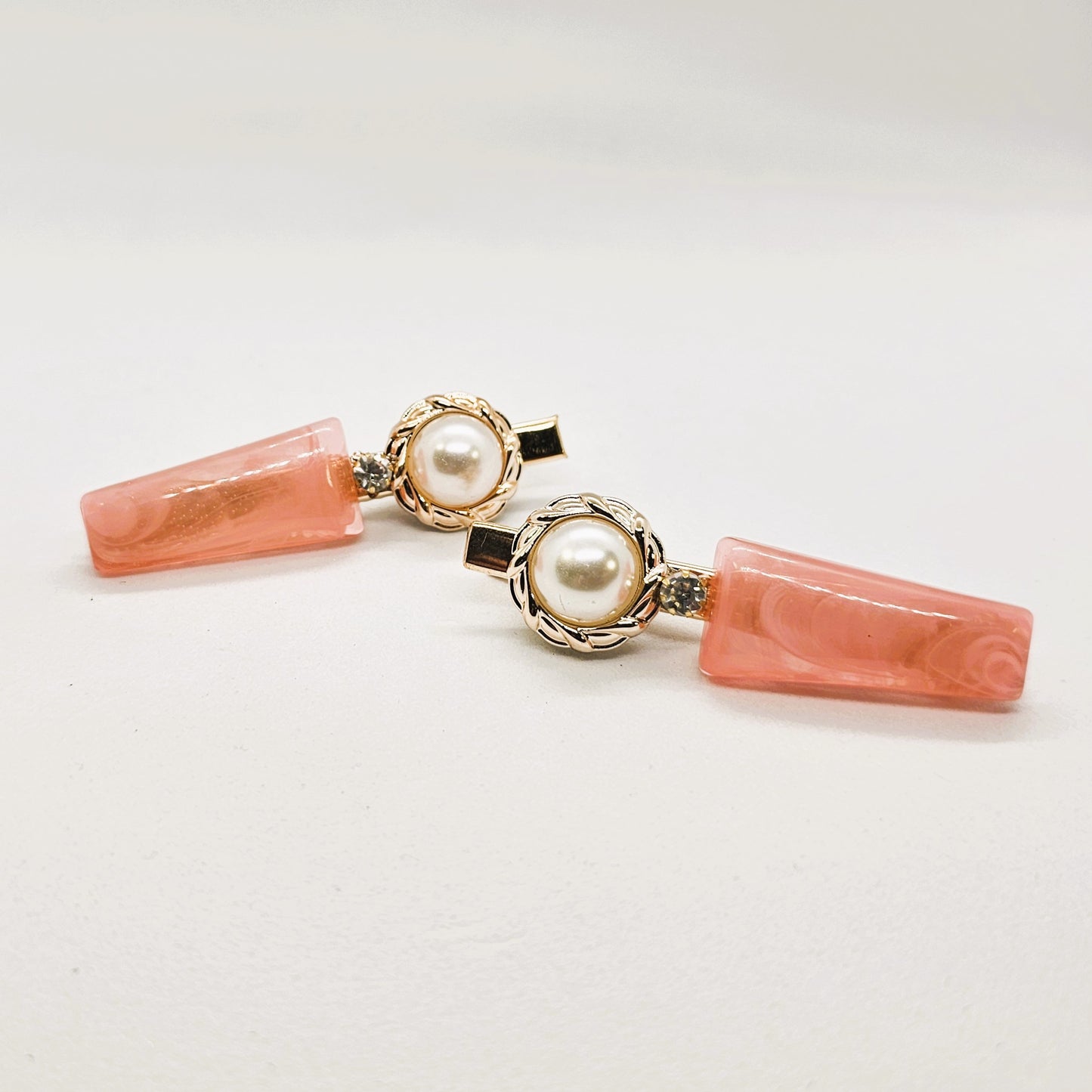 Hattie Resin & Pearl Alligator Clip - Pair