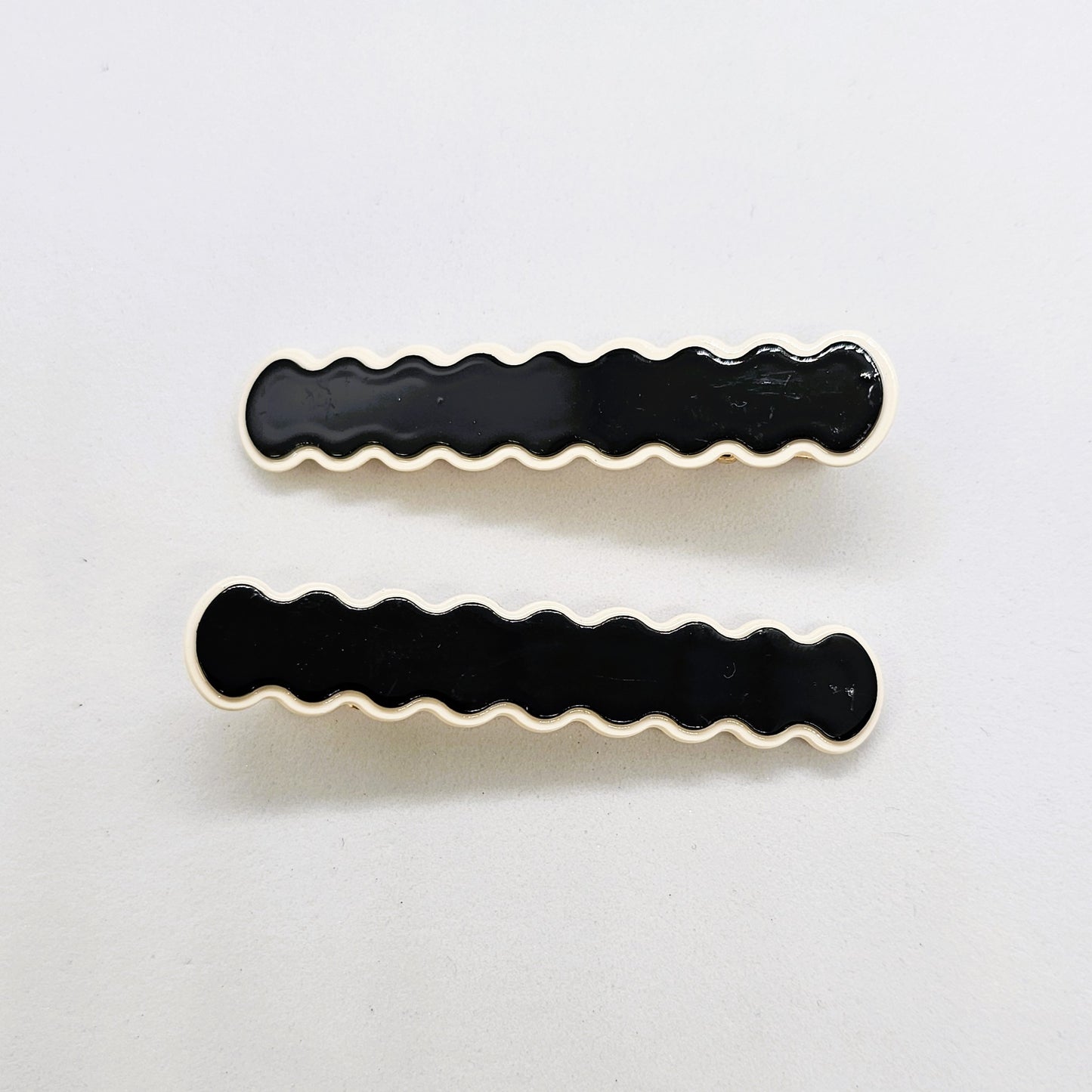 Biscuit Monochrome Alligator Clip - Pair