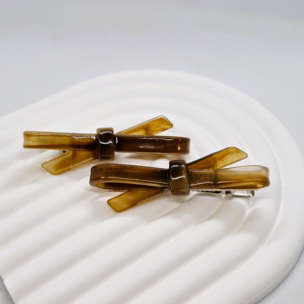 Eleanor Medium Resin Bow Alligator Clip - Pair