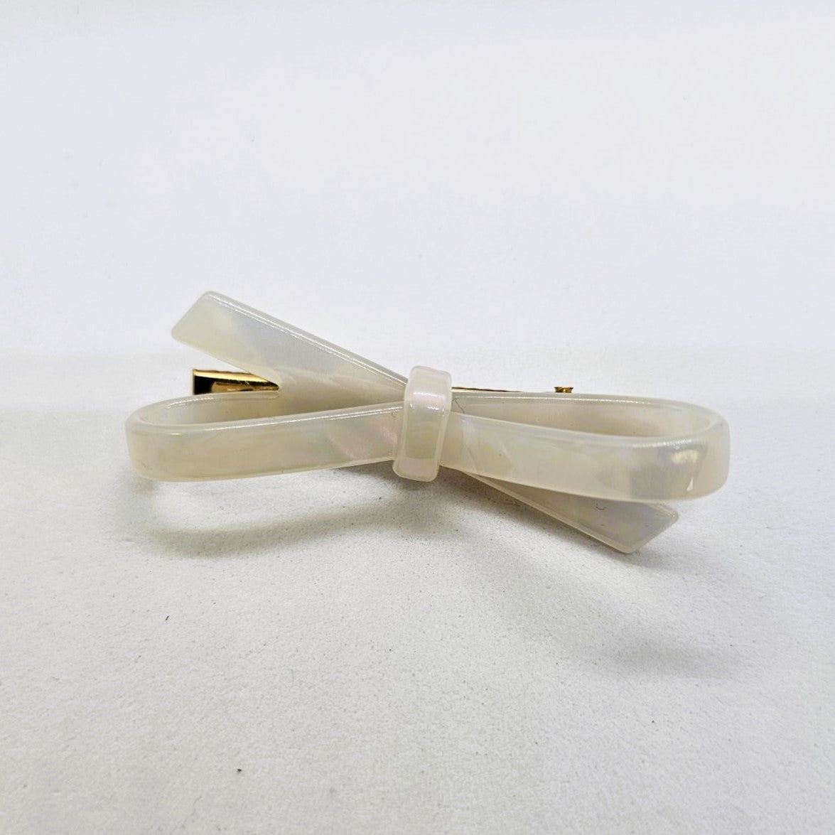 Eleanor Medium Resin Bow Barrette - Single